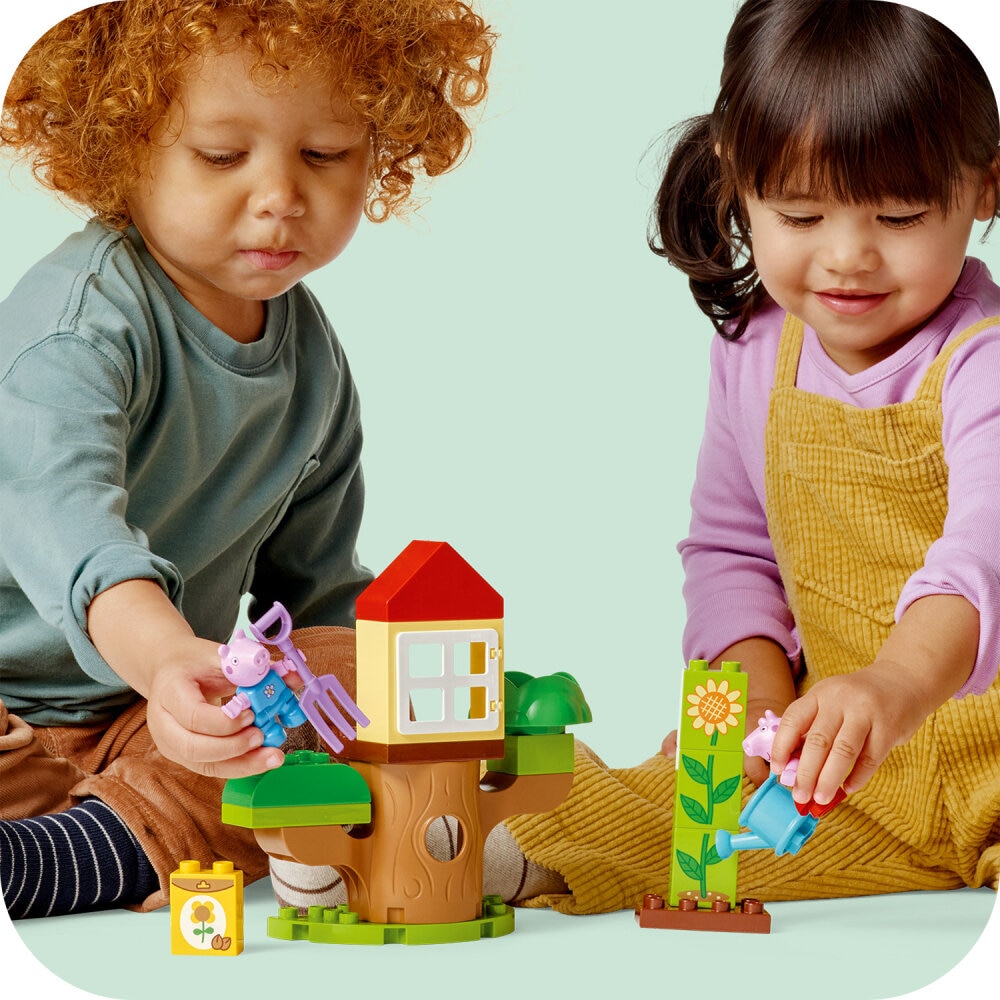 LEGO Peppa Gris - Peppa Gris med hage og trehytte 2+