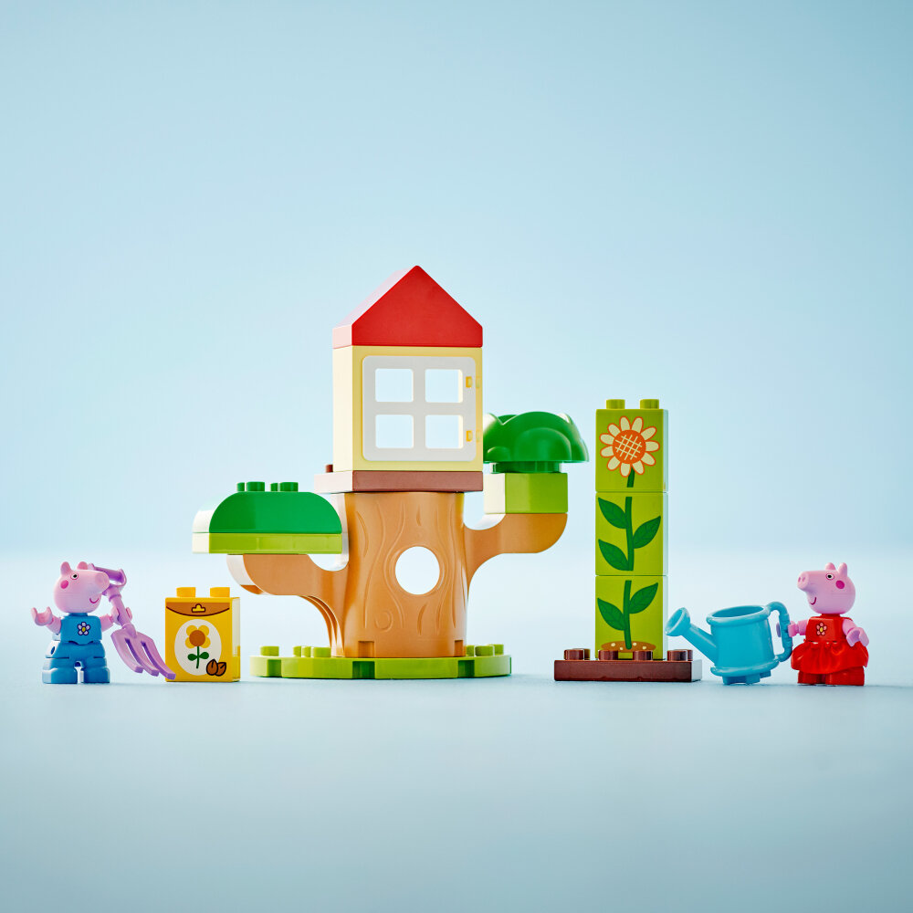 LEGO Peppa Gris - Peppa Gris med hage og trehytte 2+