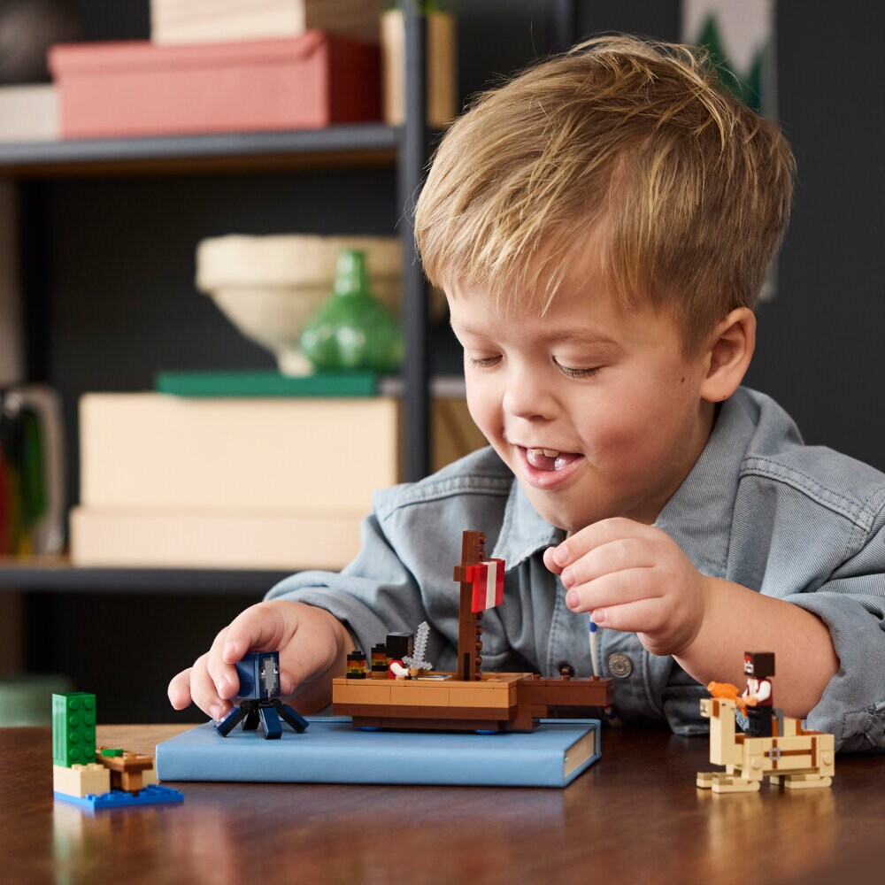 LEGO Minecraft - På tokt med sjørøverskip 8+