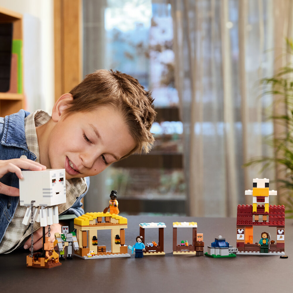 LEGO Minecraft - Landsbyangrep med Geist-ballong 10+