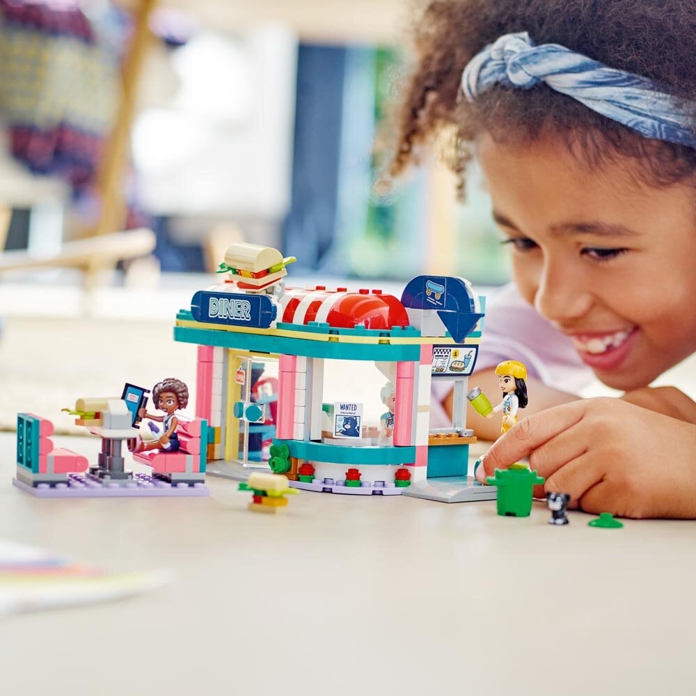 LEGO Friends - Diner i sentrum av Heartlake 6+