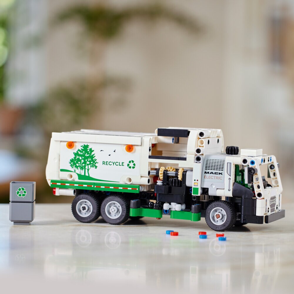 LEGO Technic - Mack LR Electric søppelbil 8+