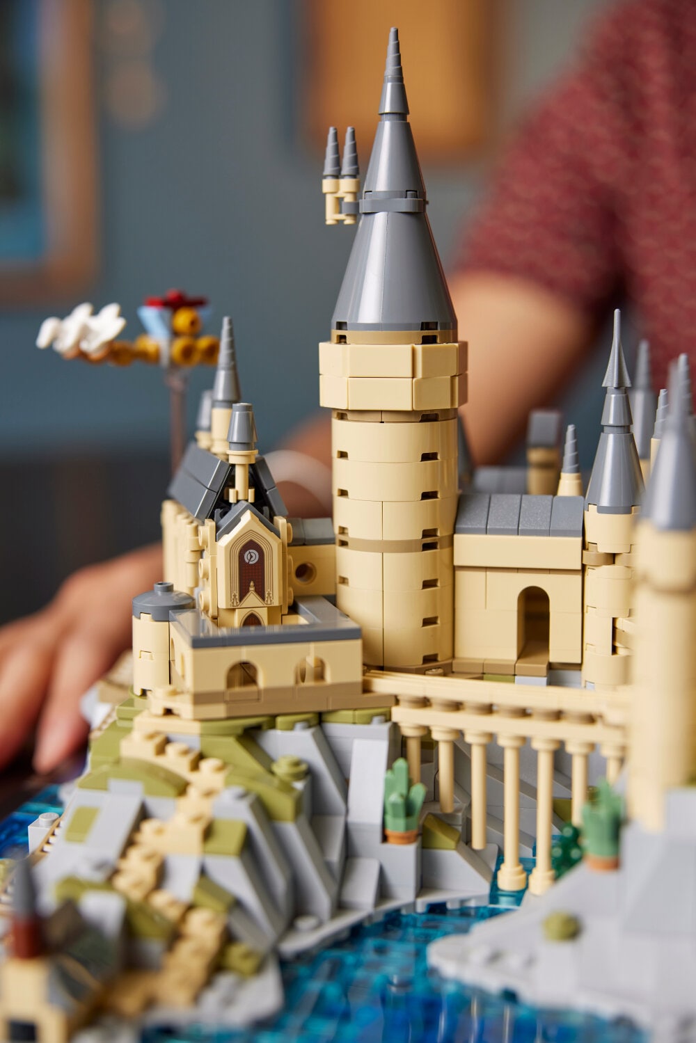 LEGO Harry Potter - Galtvortborgen med hageanlegg 18+