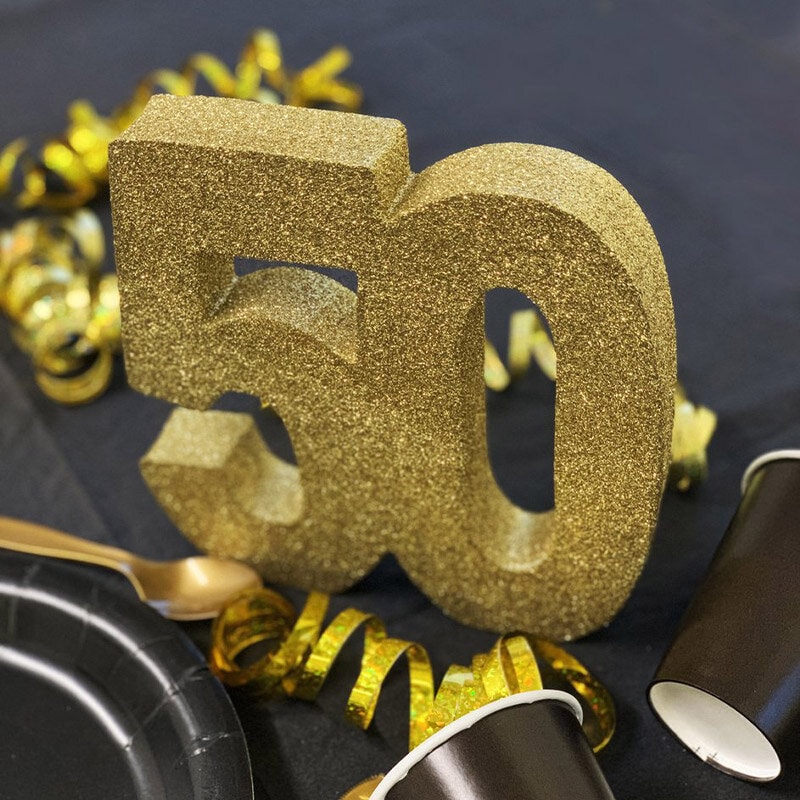 Borddekorasjon med gullglitter, 50 år