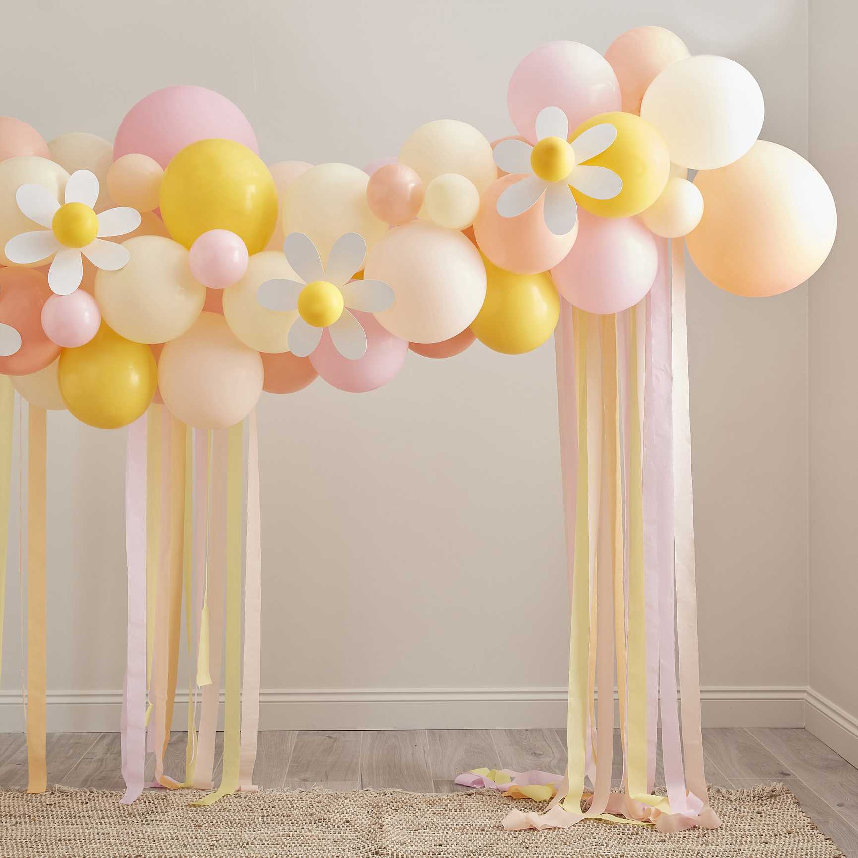 DIY Deluxe Ballongbue - Pastell med blomster og streamers