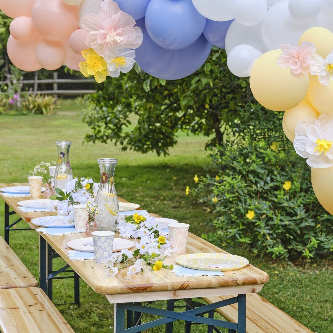 Ballongbue i Pastellfarger med Sommerblomster av Papir