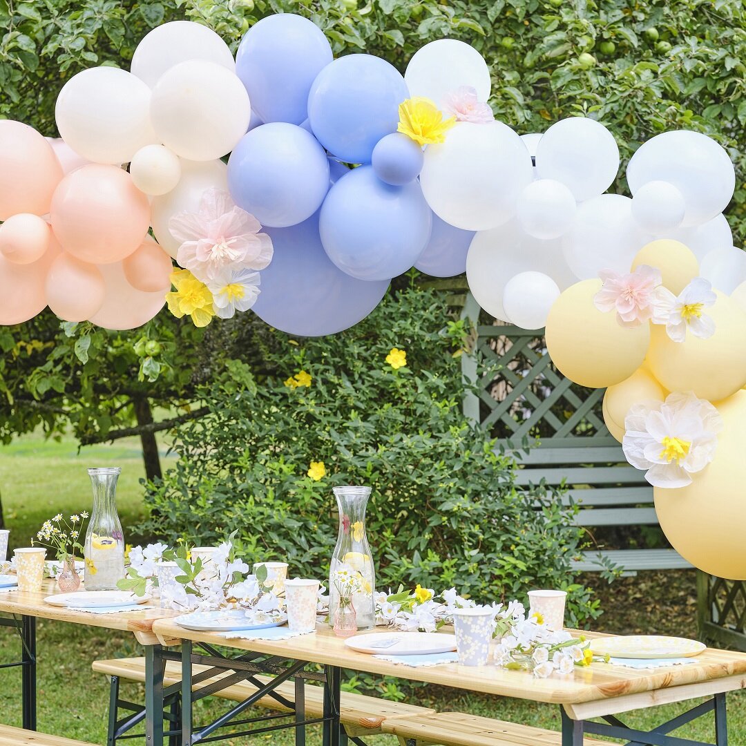 Ballongbue i Pastellfarger med Sommerblomster av Papir